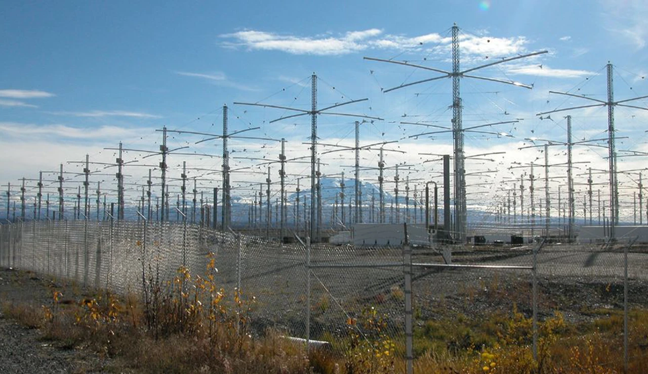 HAARPのアンテナアレイの写真